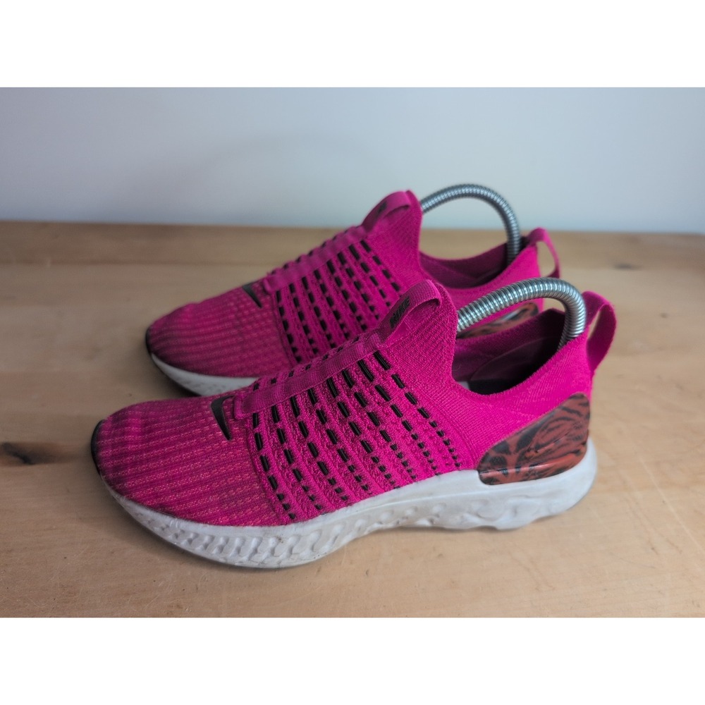 Nike React Phantom Run Flyknit 2 Womens Size 7 US Pink Prime Zebra DQ7649-600
